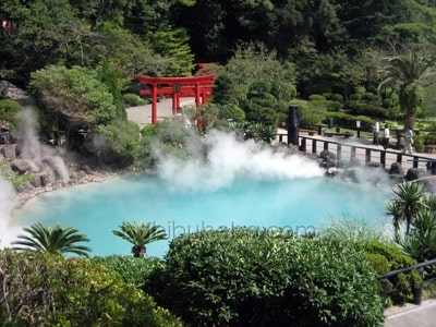 Le ciel ou l'enfer? Source chaude de Beppu onsen Le ciel ou l'enfer?