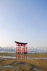 Sanctuaire Itsukushima, Miyajima, Japon miyajima-itsukushima-sanctuaire-tori-porte-japon Lile de Miyajima et le sanctuaire Itsukushima