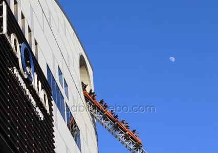 Montagnes russes au Tokyo dome, Japon