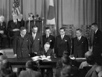 Signature du traité de sécurité