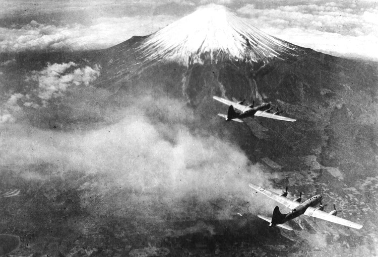 Des B-29 au-dessus du Japon en 1945