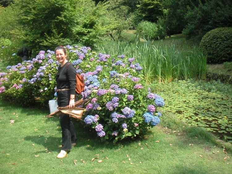 Ici profitant d’une promenade à Mito Koen, Ibaraki-ken, l’un des trois jardins les plus réputés au Japon, je collecte quelques matériaux naturels.
